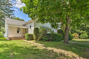 Interior - Downtown Retreat w/ Grill, Fire Pit & Wet Bar (Lake George)