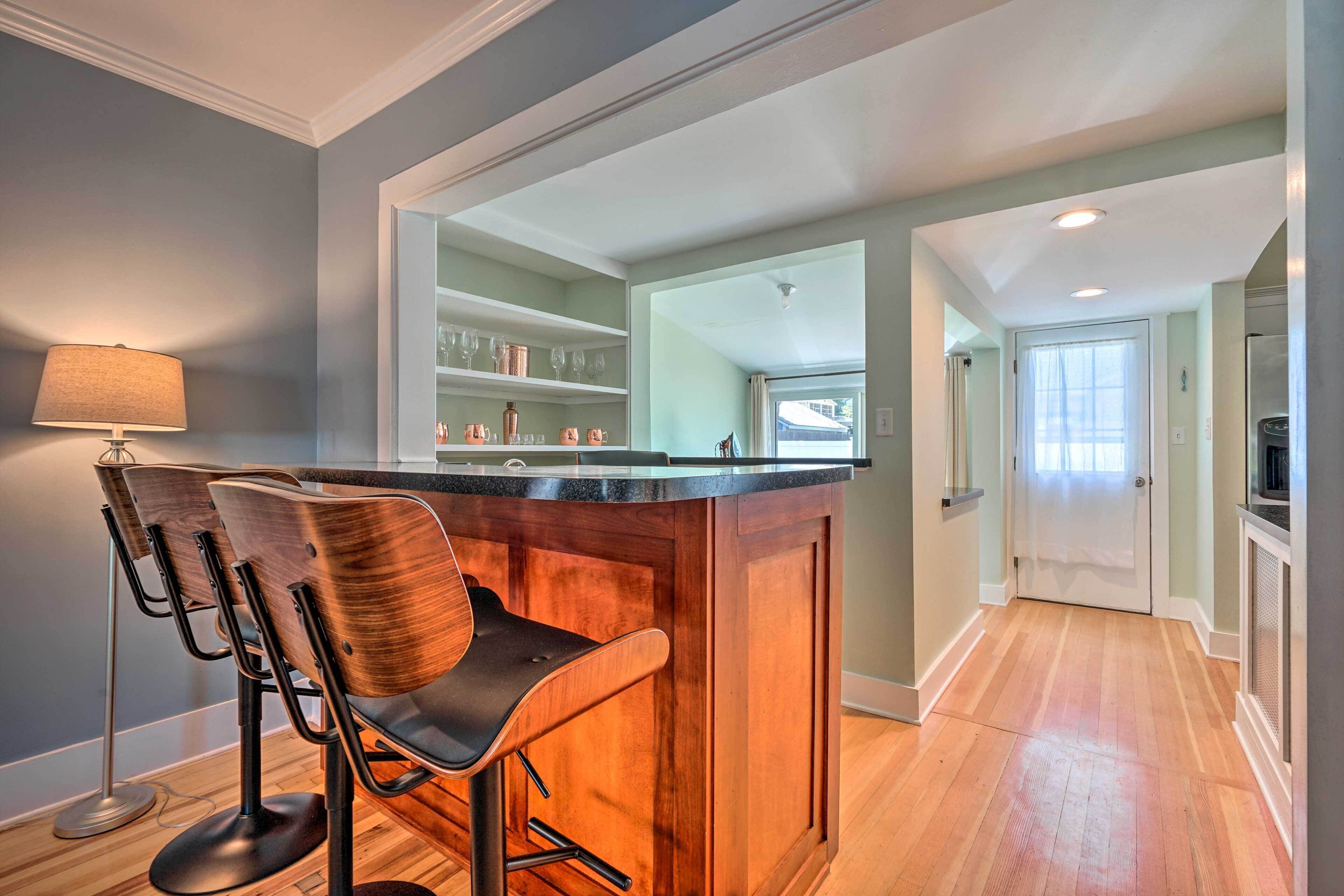 Downtown Retreat w/ Grill, Fire Pit & Wet Bar