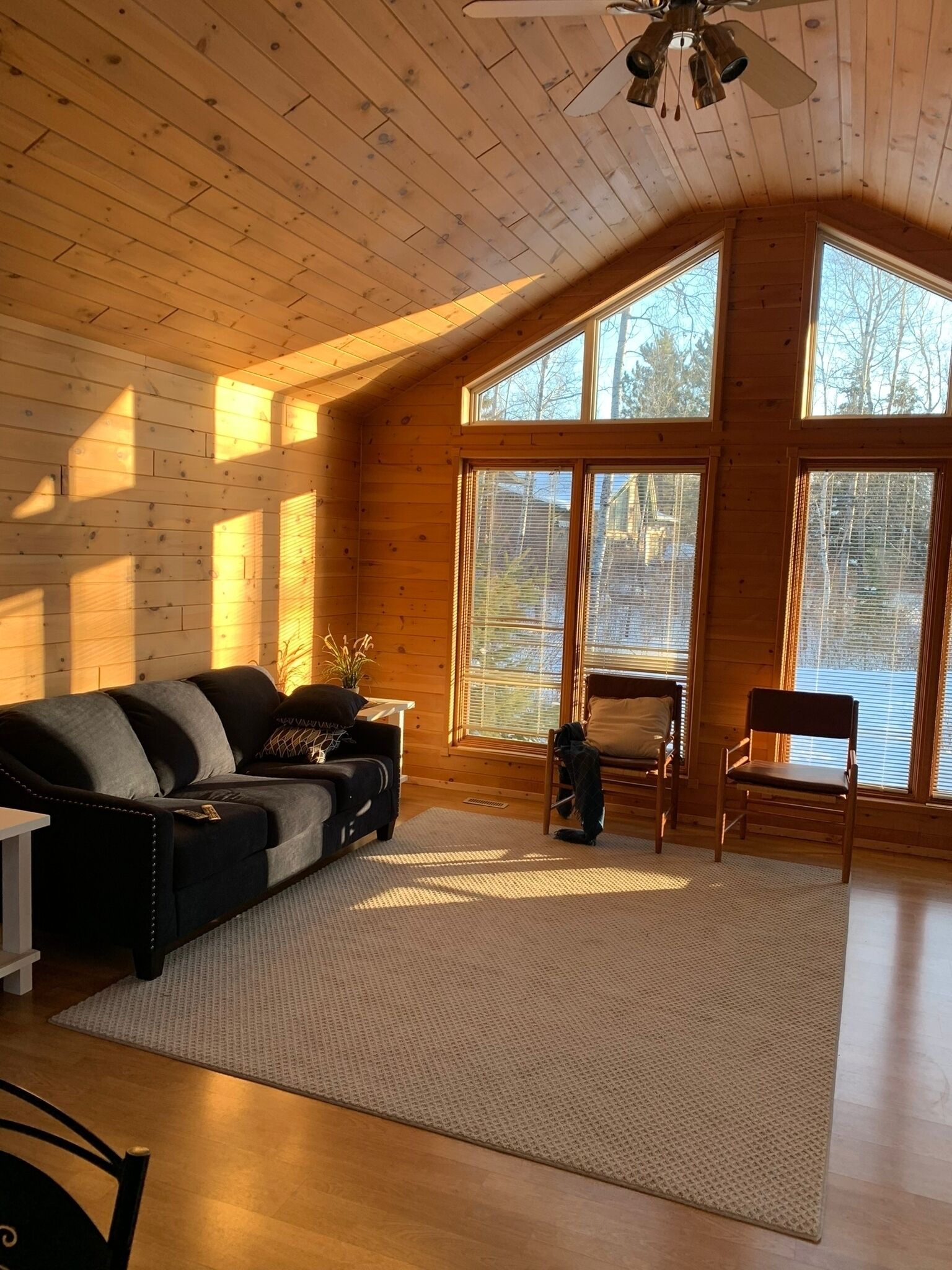 West Hawk Lake Family Paradise - just minutes from the beach