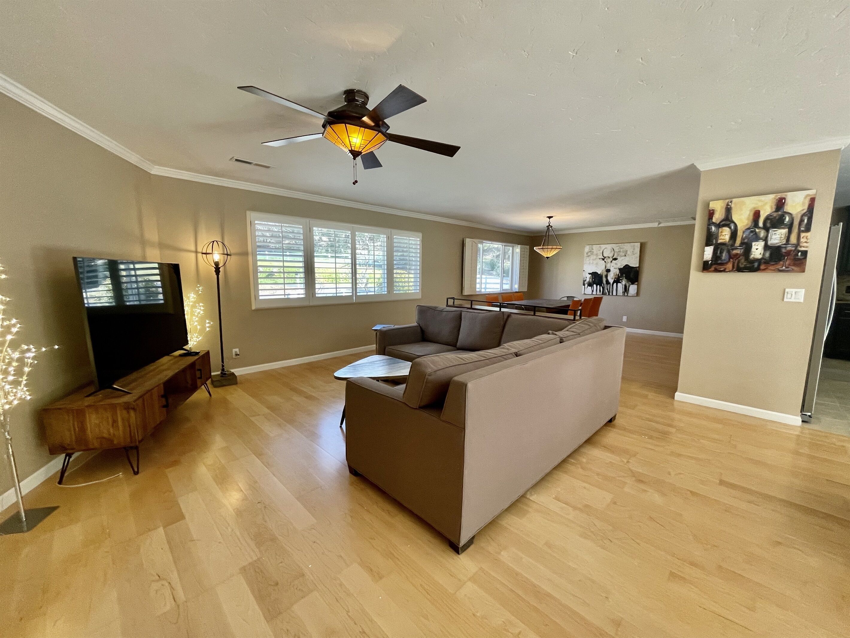 New Listing in Murphys - Come & Relax close to DownTown in this 4BR house!