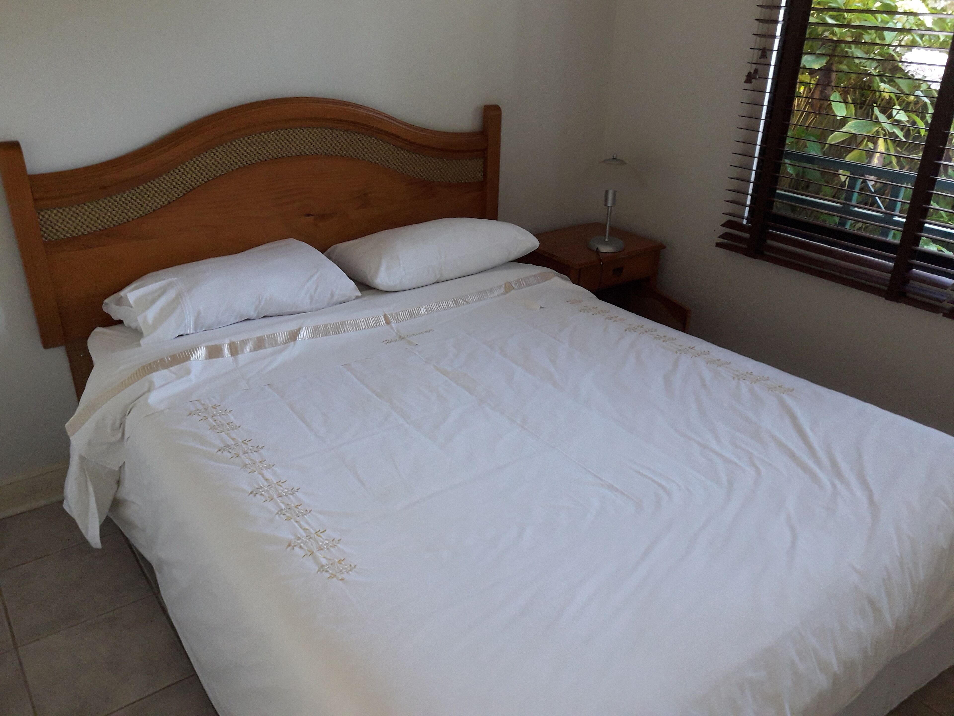 Apartemen Basic | 2 kamar tidur, Wi-Fi gratis, dan seprai linen