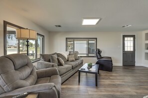 House (2 Bedrooms) | Interior