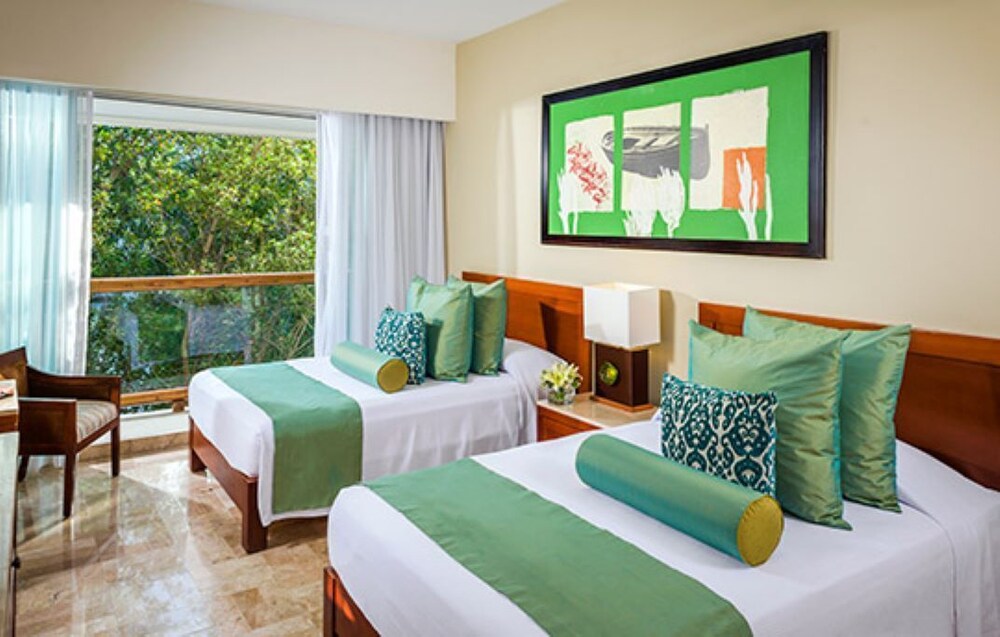 Dream vacation Palacious resort hotel at the heart of Vidanta Nuevo