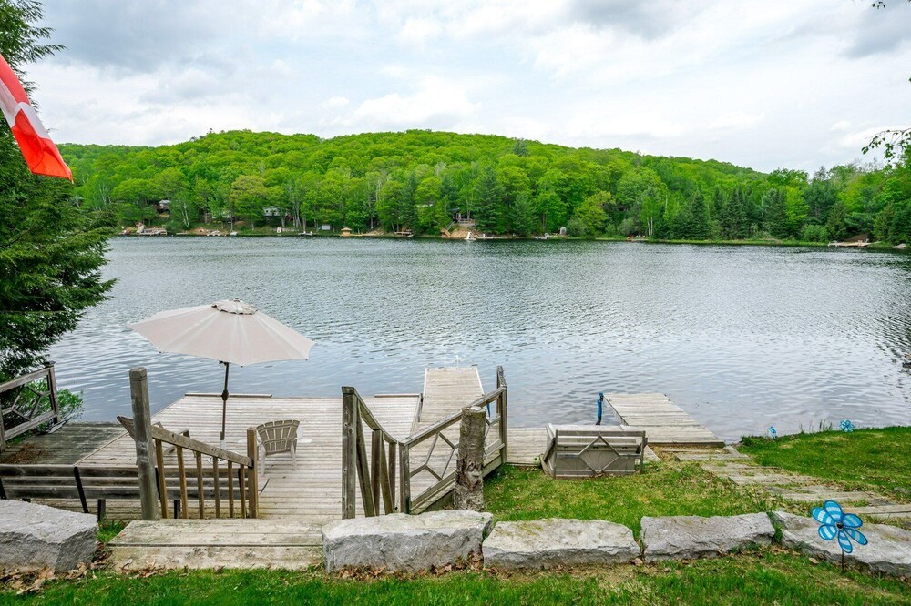 La Bella Vista Lakehouse -Lake Life Awaits: Quaint Cottage with Modern Amenities