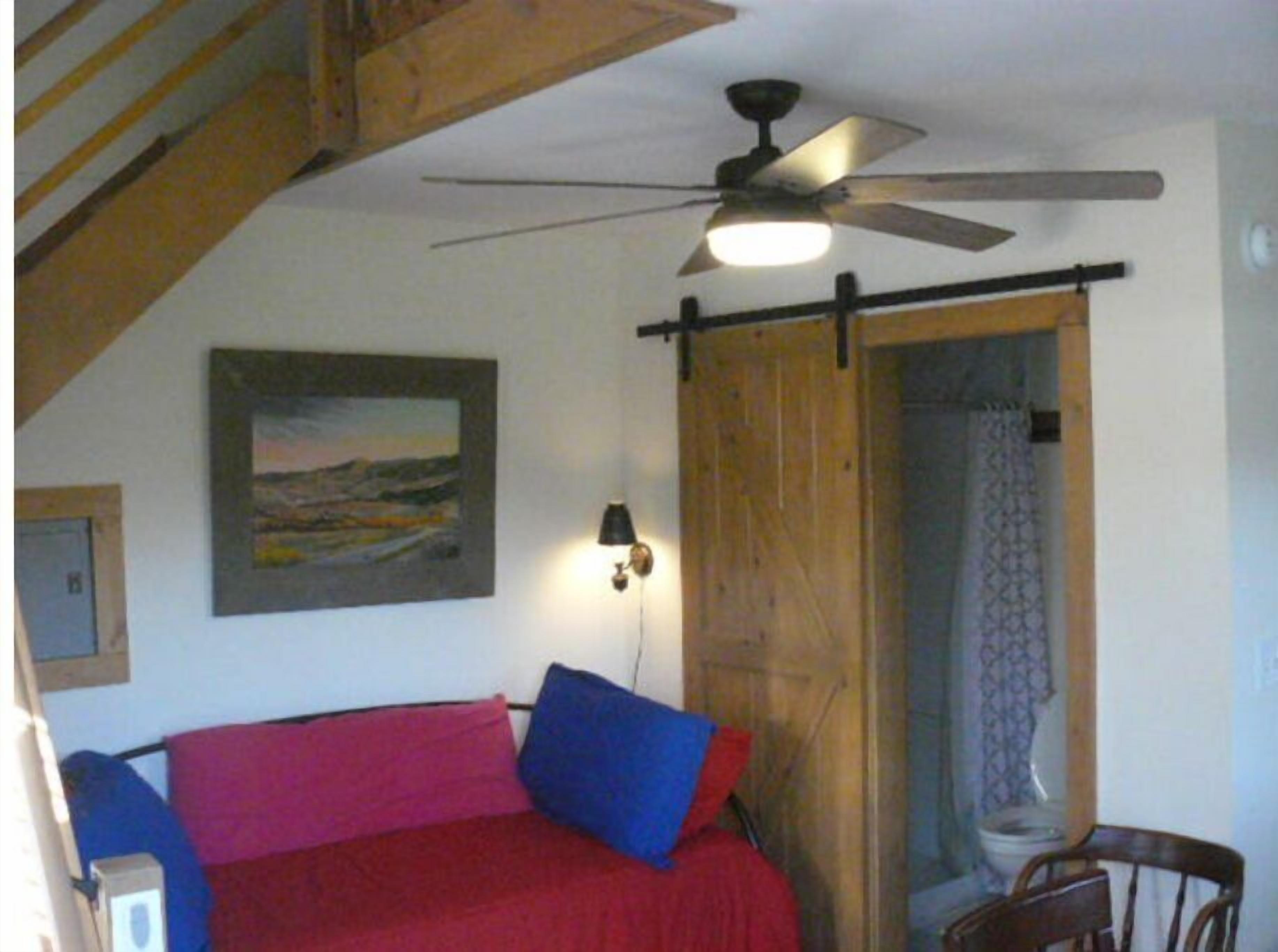 Barn in The City / Bungalow