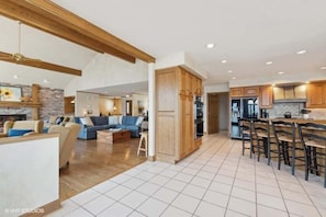TV, fireplace, DVD player, offices - Soaring Eagle Flathead Lake Waterfront Retreat (Rollins)