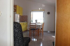 Dining - Apartment in Sevid with Seaview, Balcony, Air condition, WIFI (5169-2) (Sevid)