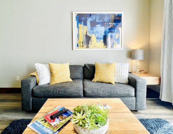 TV, fireplace, offices - Mural Place, Cool Downtown Condo (Columbia Falls)