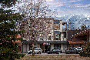 Exterior - Mural Place, Cool Downtown Condo (Columbia Falls)