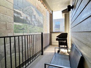 Terrace/patio - Mural Place, Cool Downtown Condo (Columbia Falls)