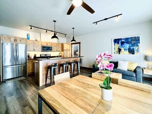 Interior - Mural Place, Cool Downtown Condo (Columbia Falls)