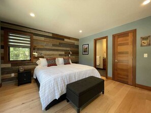 3 bedrooms, iron/ironing board, travel cot, WiFi