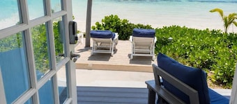 Bella Vista Breeze - Beachfront Oasis awaits your arrival.