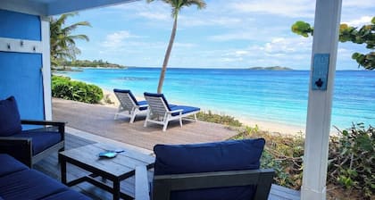 Bella Vista Breeze - Beachfront Oasis awaits your arrival.