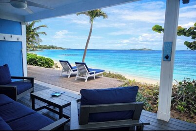 Bella Vista Breeze - Beachfront Oasis awaits your arrival.