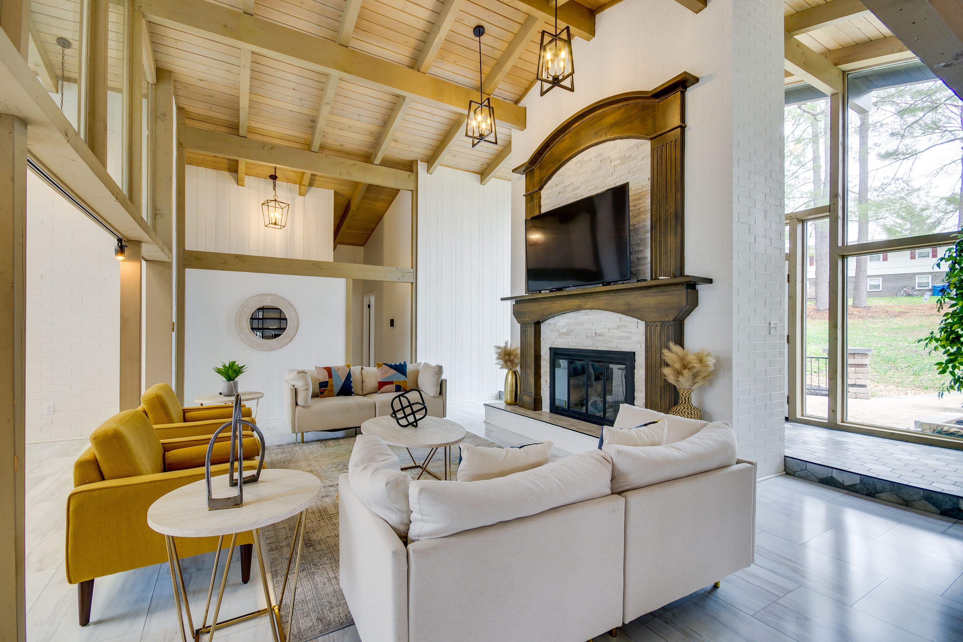 Sprawling Jefferson City Villa: Indoor Pool, Creek