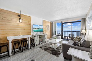 TV, fireplace, offices - Oceanfront,King,ALL Amenities,Pools,Y52 (Myrtle Beach)