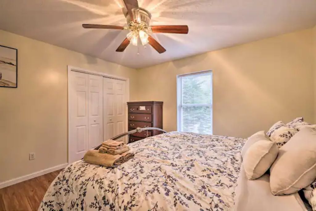 Pocono mountainPocono Summit Lake Front Home