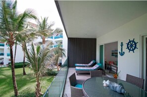 Outdoor dining - BEAUTIFUL AND COMFORTABLE APARTMENT IN CABARETE BEACH!! (Puerto Plata)