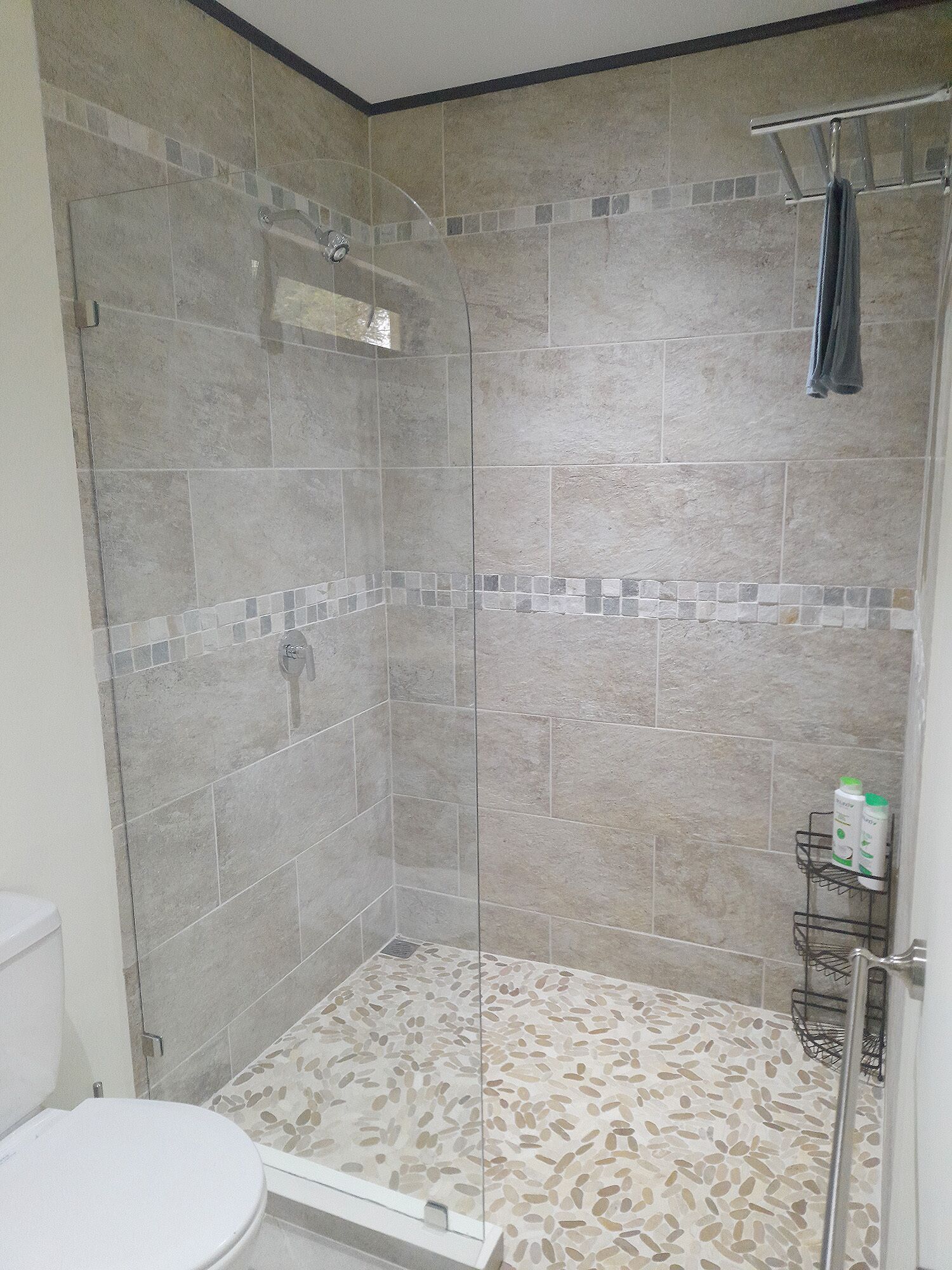 Dusche, Haartrockner, Handtücher, Shampoo