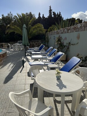 Outdoor dining - Casa Galo Verde Apartment 2, quiet coastal location (Porches)