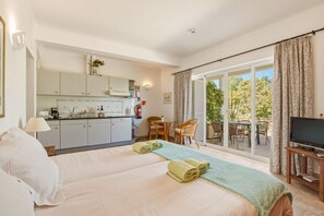 1 bedroom, in-room safe, iron/ironing board, free WiFi - Casa Galo Verde Studio, superb location, Carvoeiro (Porches)