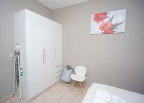 1 dormitorio, escritorio, tabla de planchar con plancha y wifi gratis