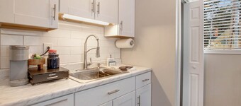 Cottage-30 day min rental-2bd,1 bath -down town darling-walk to the heart of WP