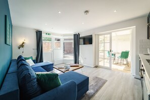 Lounge - Emerald Stays UK at The Adelphi (Stratford-upon-Avon)