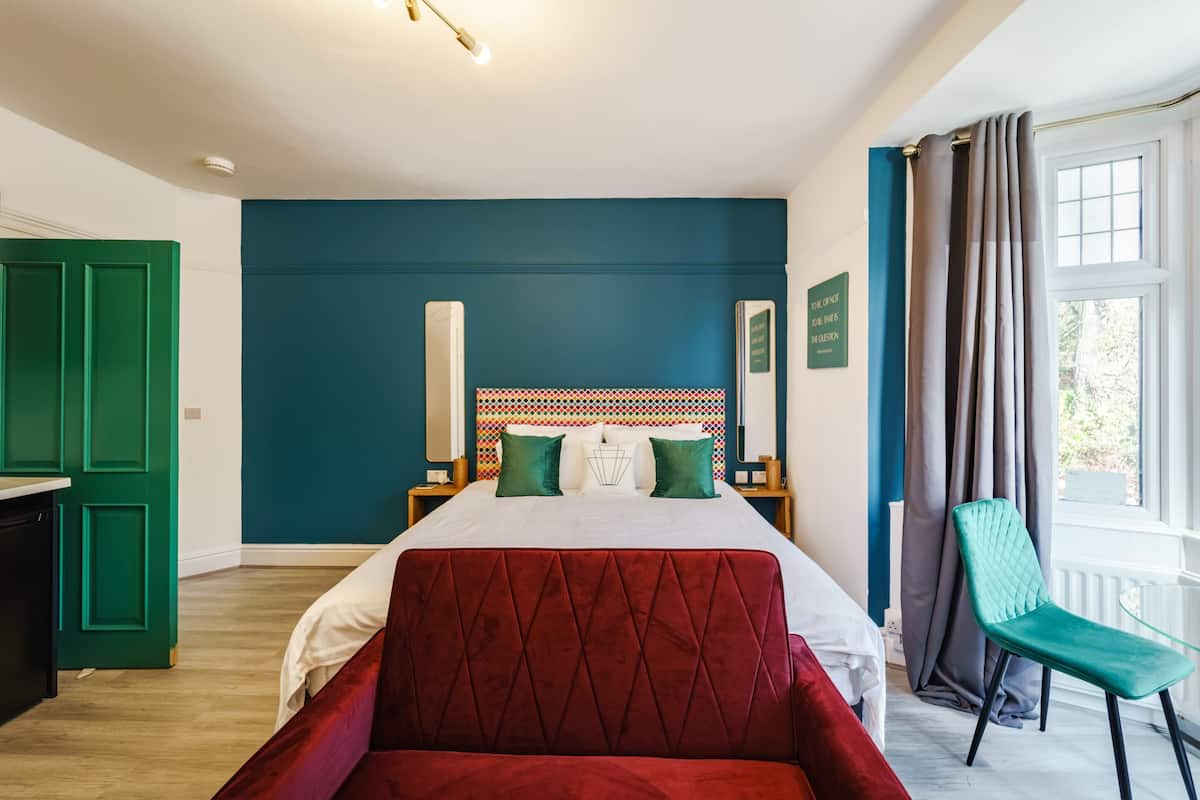 Deluxe Studio, Ensuite, Park View (Ground Floor)