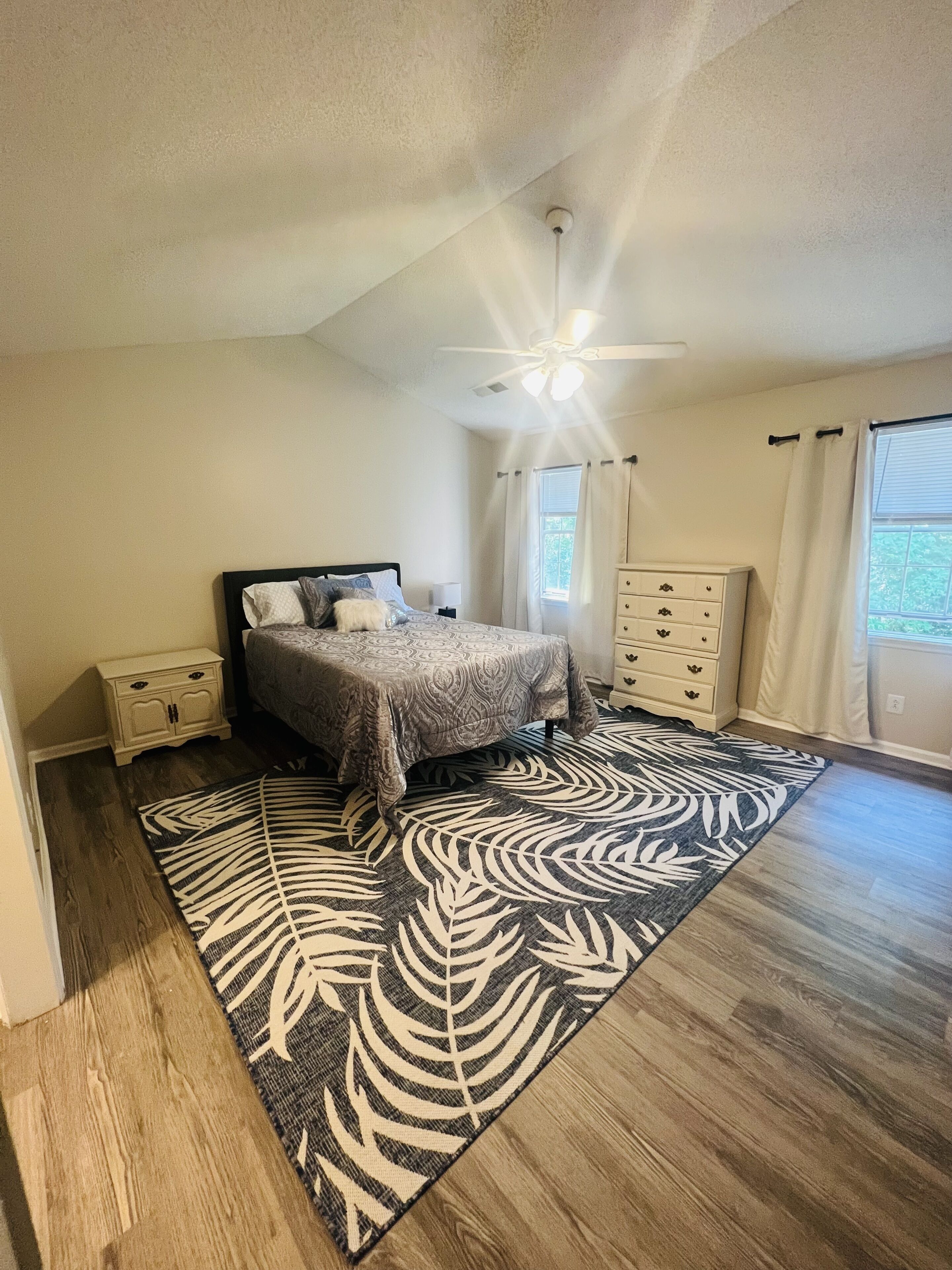 Full House! 2 bed/2.5 bath home away from home