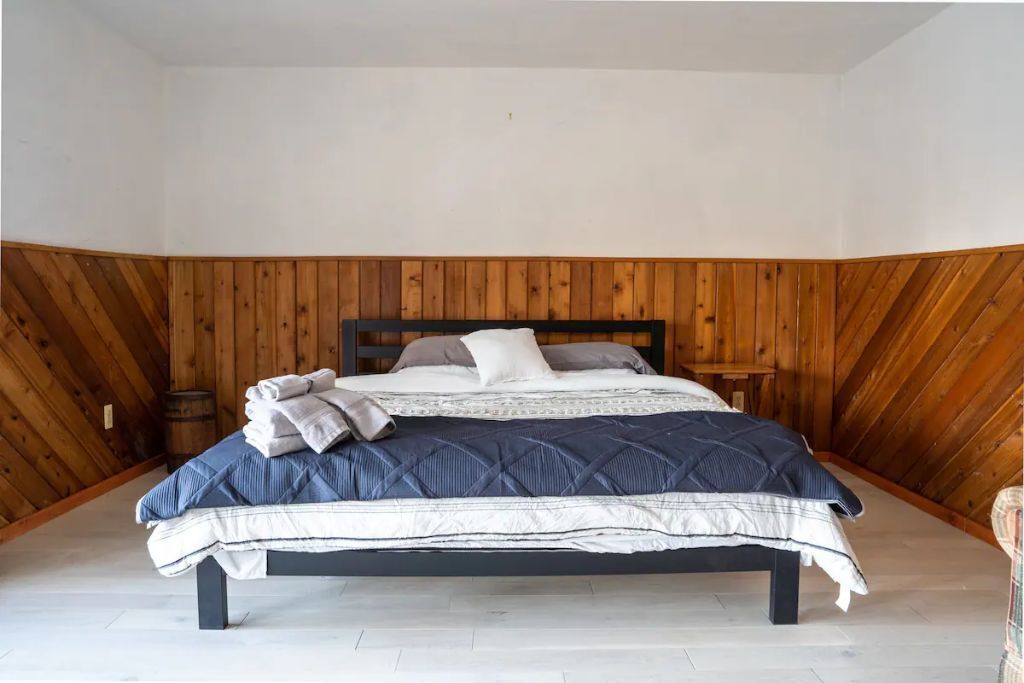 Lovely Liberty Chalet On the Waterfront