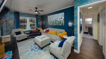 Smart TV, fireplace, DVD player, table tennis