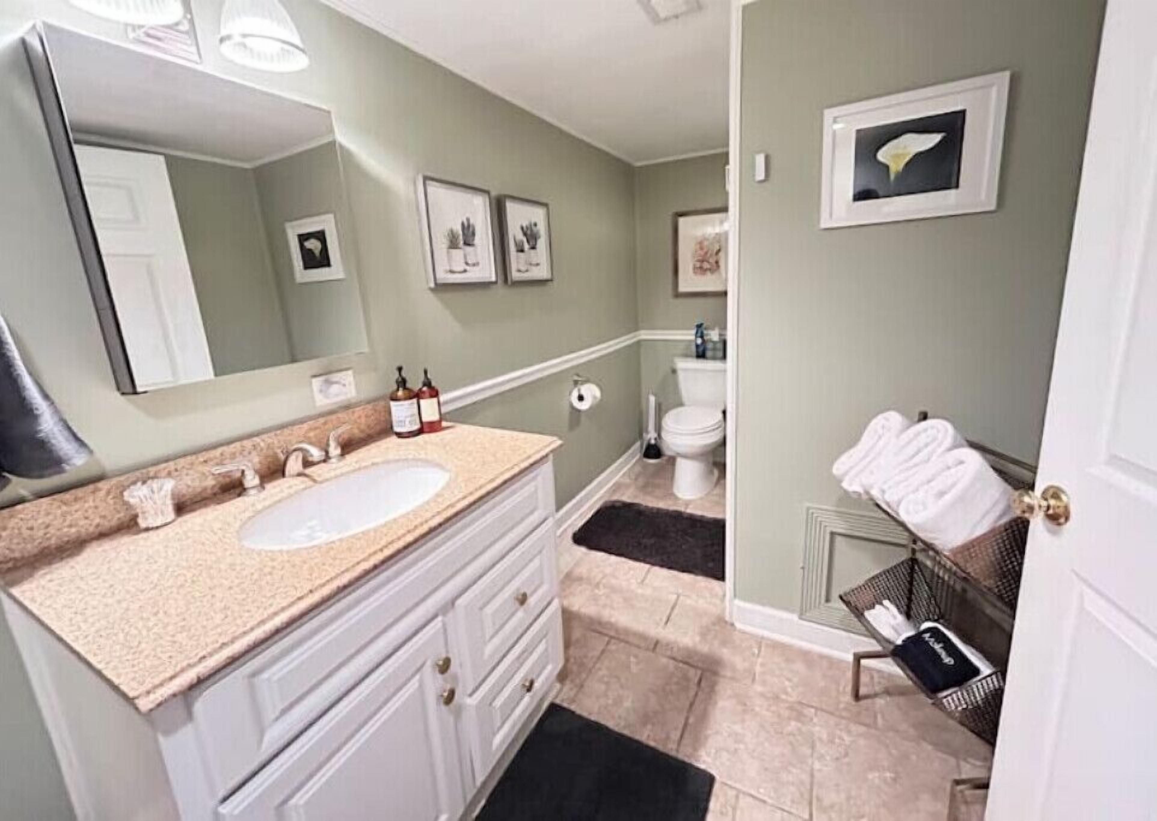 Entire Below Level Studio w/ Private Sauna