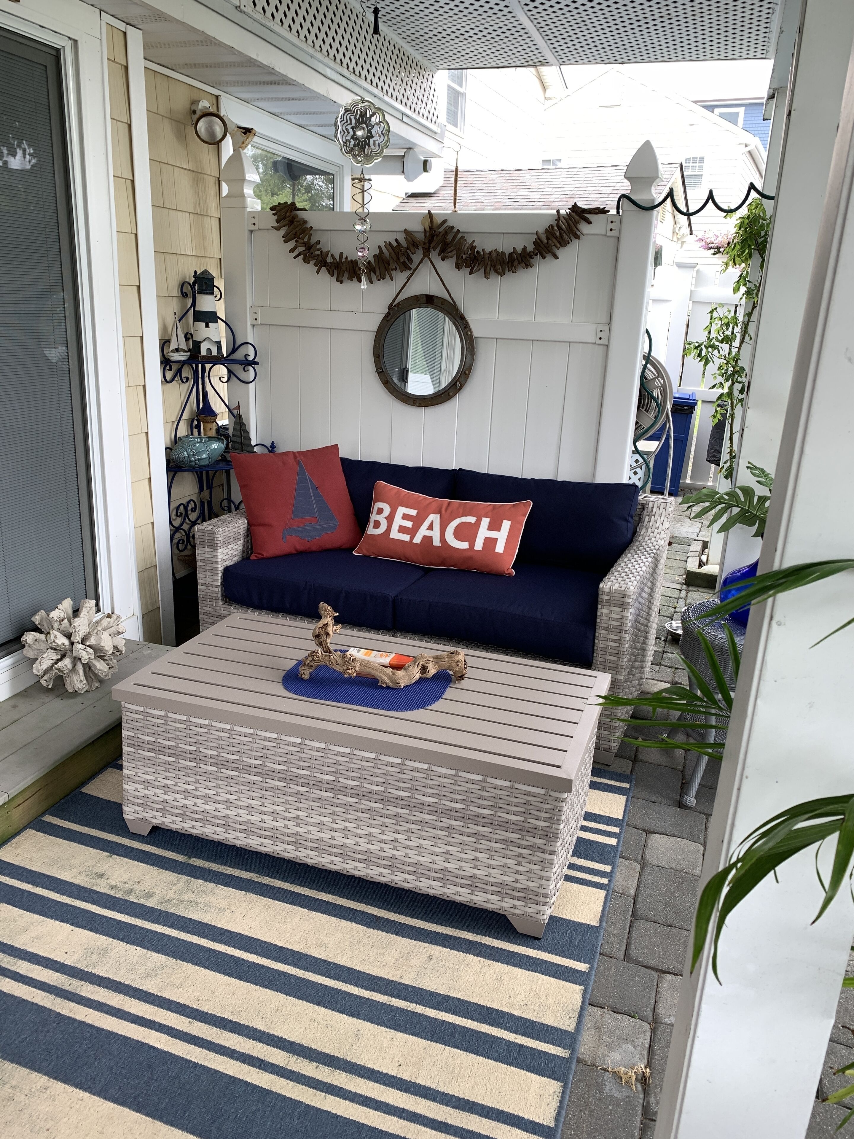 Downstairs outdoor area