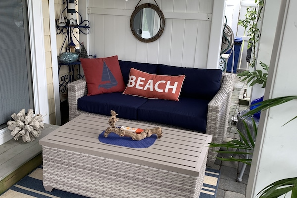 Downstairs outdoor area