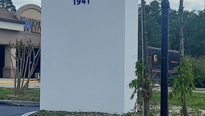A sign for Hotel Blue with the year 1941 and a vacancy notice. - HOTEL BLUE (DeLand)