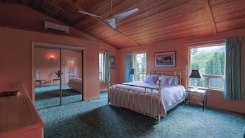 4 bedrooms, desk, iron/ironing board, bed sheets