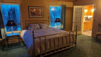 4 bedrooms, desk, iron/ironing board, bed sheets