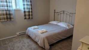 4 bedrooms, desk, iron/ironing board, bed sheets