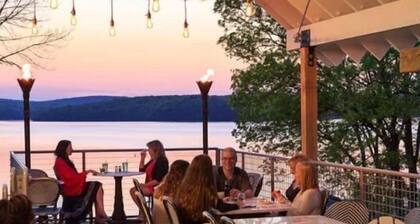 Modern Chalet with Hot Tub & Fire Pit at Lake Wallenpaupack
