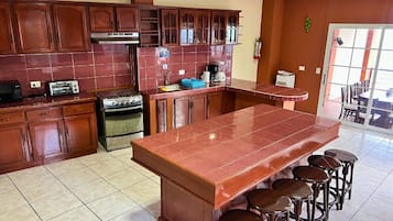 Fridge, microwave, oven, coffee/tea maker