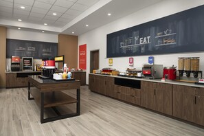 Free daily buffet breakfast  - Hampton Inn & Suites Somerset (Somerset)