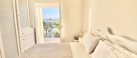 2 bedrooms, in-room safe, iron/ironing board, travel crib