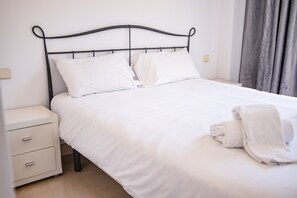 1 bedroom, in-room safe, iron/ironing board, free WiFi
