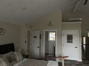 1 bedroom, WiFi, bed sheets - Fairhaven at its best! (Sterling)