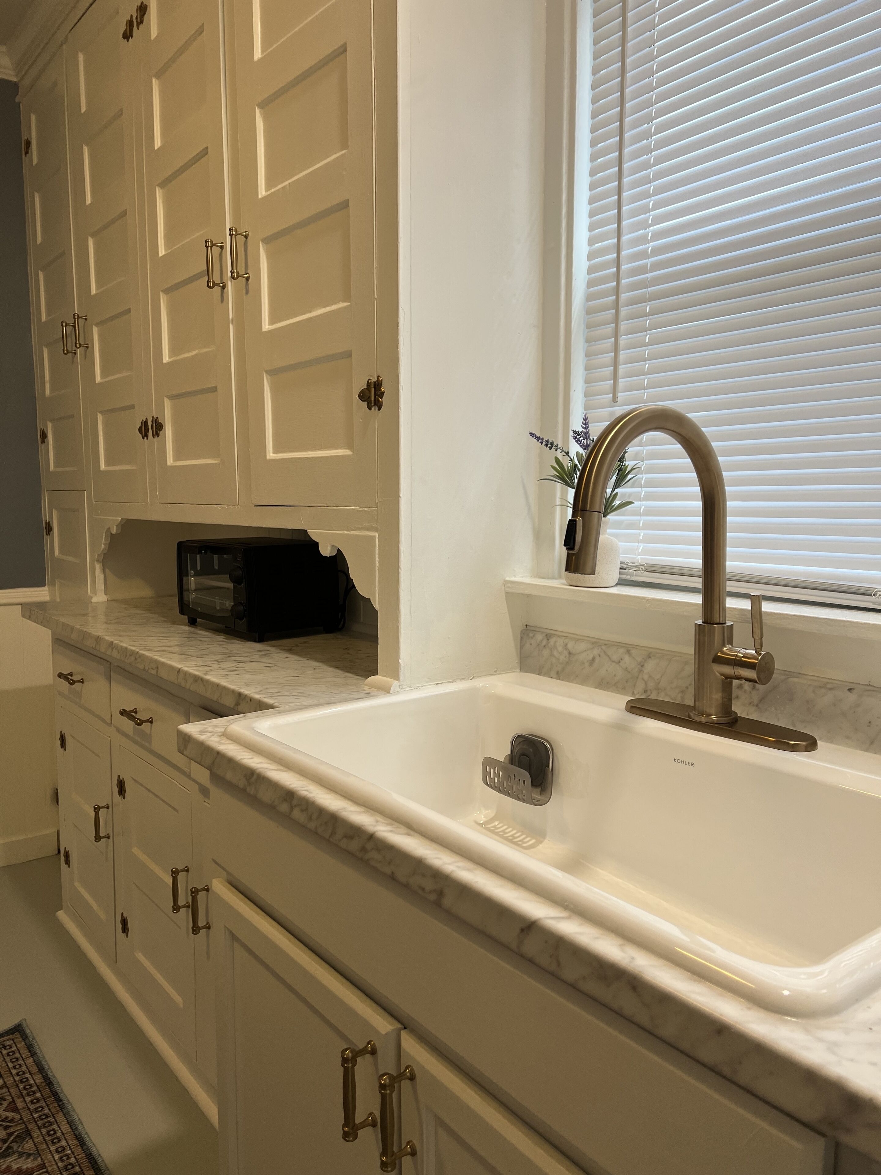 Cozy Turn of The Century Flat Near Downtown Erie, Presque Isle, & Frontier Park