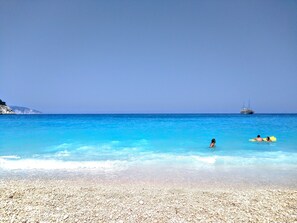 På stranden och strandhanddukar