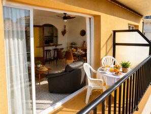 Outdoor dining - App. NURIMAR 1 (L'Escala)