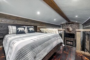 Iron/ironing board, free WiFi, bed sheets - Bear Toe Bungalow at Fox Pass Cabins (Garland County)